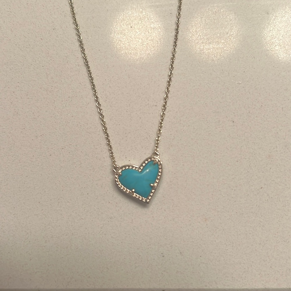 Kendra Scott Ari Heart Gold Pendant Necklace